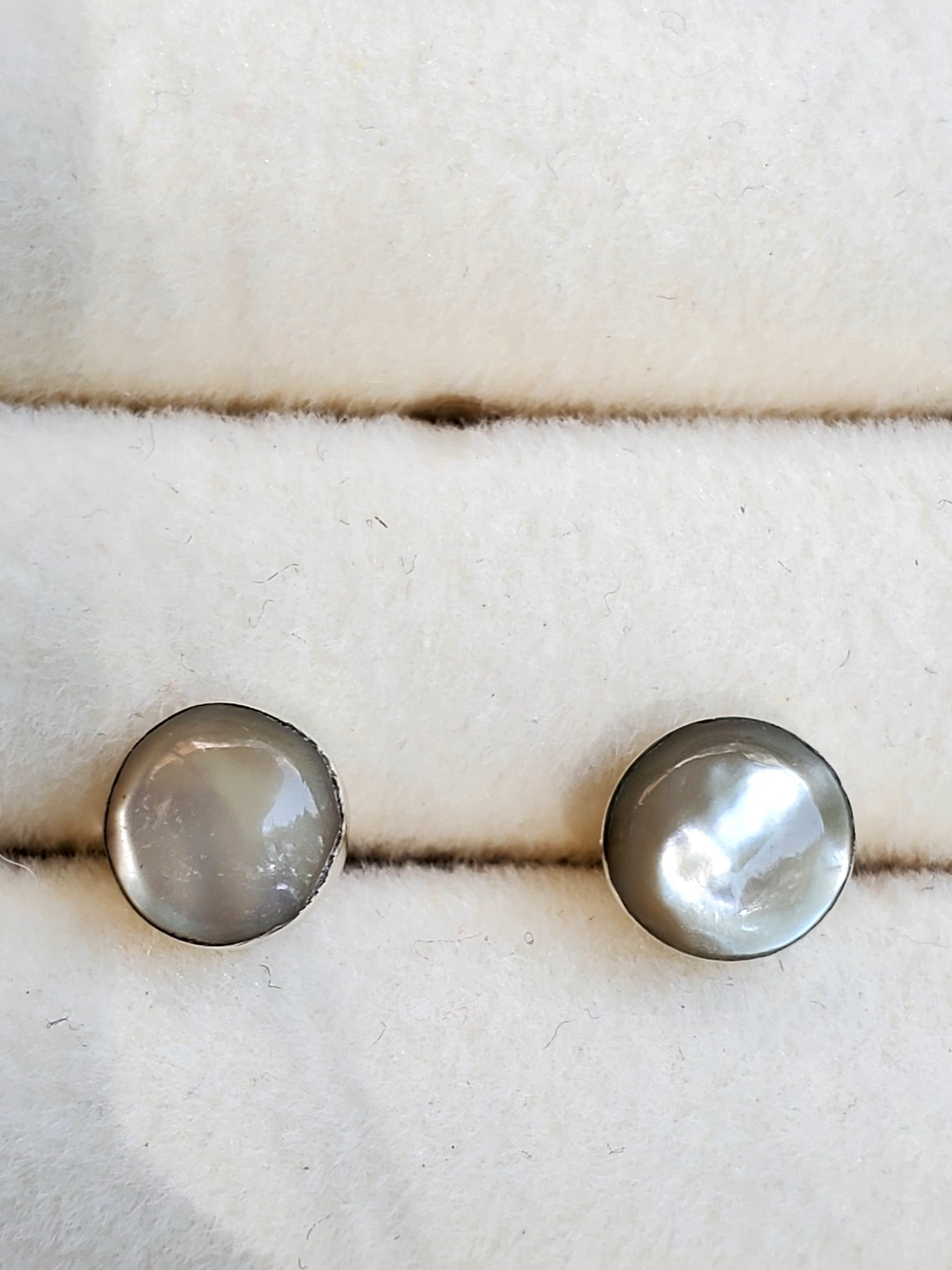Sterling Silver Mother of Pearl Stud Earrings | 925 Acid Tested | 7.4 mm |